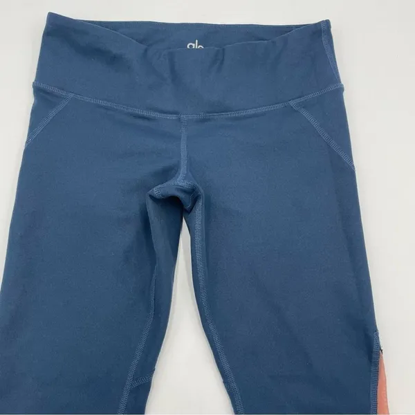 ALO Yoga Leggings Blue‎ Pink Mesh Chevron Sheer Stripes Cropped Capri Size Small - Image 5