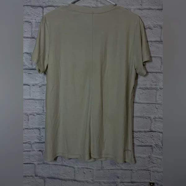 Ariat Women’s V-Neck Short Sleeve Tee in Cream, NWT, XL - Image 3