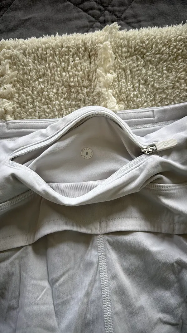 Lululemon Shorts Speed Up 2.5" White - Image 3