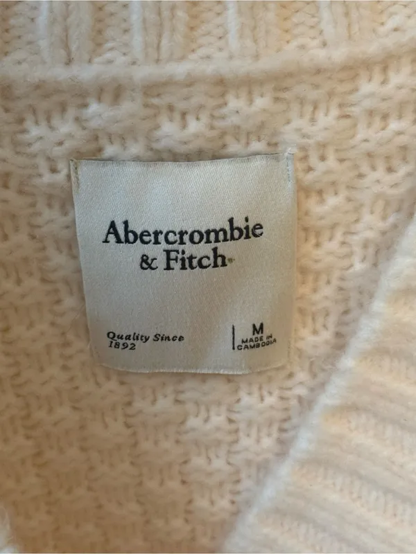 Abercrombie & Fitch Cable Knit Button Up Cardigan in Cream - Image 4