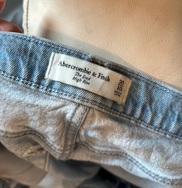 Abercrombie Jeans - Image 4