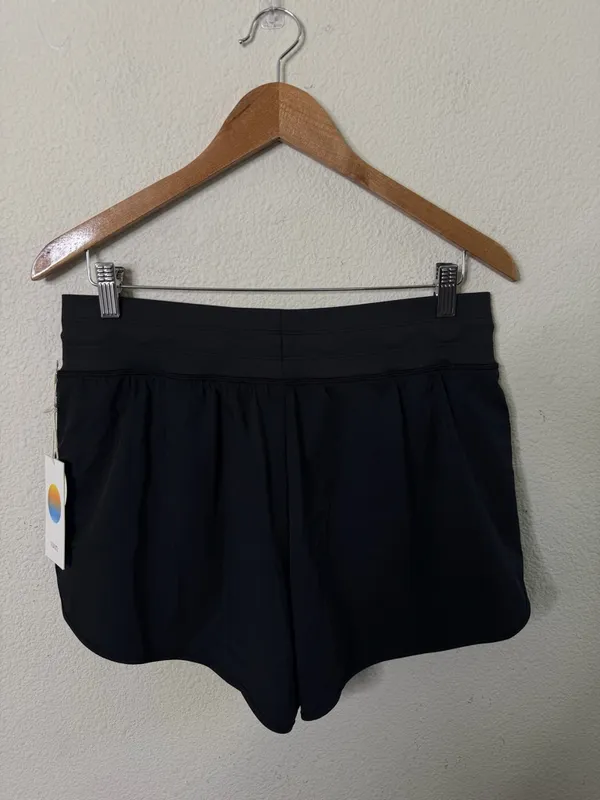 NWT Vuori Women's Daily Speed 2.5" Short Black Womens Size L - Image 5