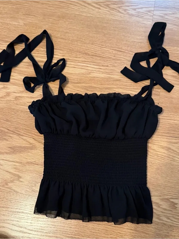 Aritzia Wilfred Black Smocked Tie-Shoulder Ruffle Tank - Image 4