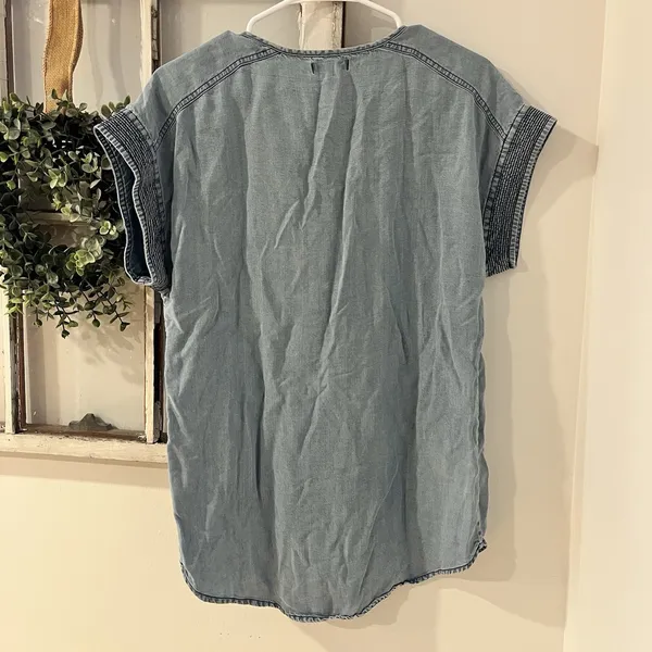 J. Crew‎ Blue Chambray Denim Top Women's Size XS Quarter Button Detail Sleeve - Image 7