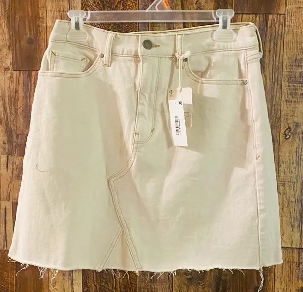 NWT A.NA women's Jean skirt size 6 Color Beige - Image 2