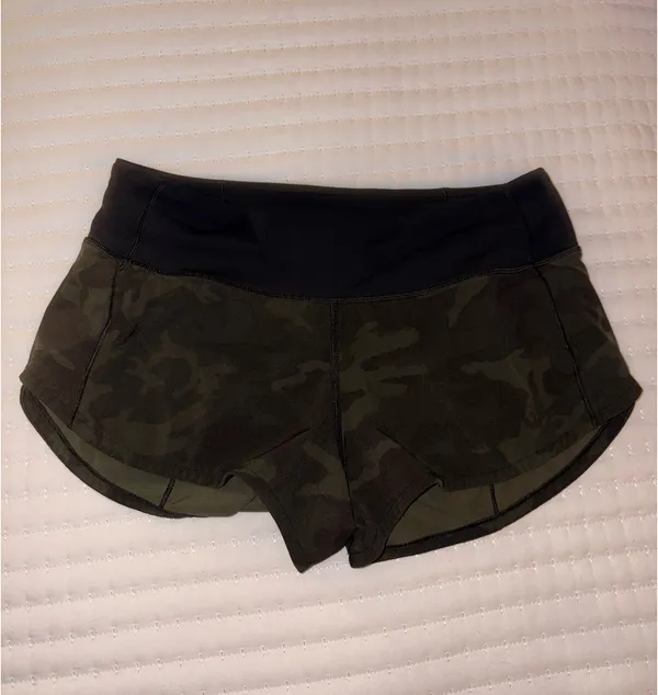 Lululemon Shorts 2.5" - Image 2