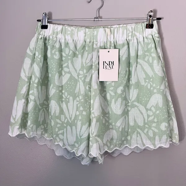 Indi Luxe Selfie Leslie NEW Swing Of Things Scalloped Cotton Shorts Sage Green - Image 2