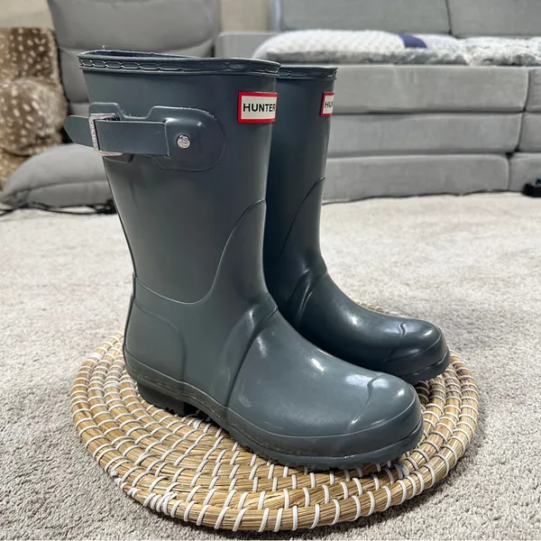 Hunter Women’s Original Rain Boots Short Gloss Outdoor in Graphite Gray 6 - Image 2