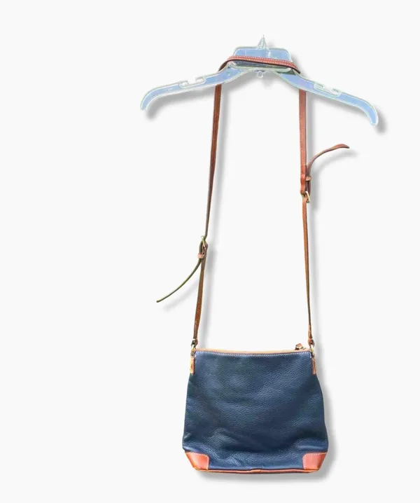 💙🤎 Vintage 80s Dooney & Bourke J9243546 Pebble Grain Leather Navy Blue & Brown Shoulder Bag $268.00 🤎💙 - Image 2