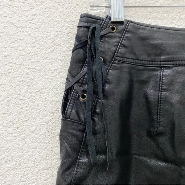 FREE PEOPLE High Rise Side Lace Up Tie Black Vegan Leather Pleather Shorts Sz 4 - Image 6