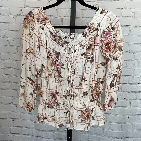 Gimmicks by BKE Cold Shoulder Front Tie Blouse - Image 3