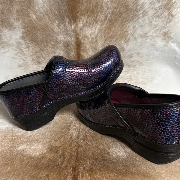 Dansko Purple‎ iridescent Scaled Clogs Size 7.5 B86 - Image 7