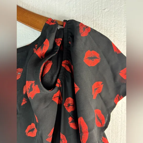 TORRID 2X Lips Kiss Black Blouse with Red Lip Pattern Cold Shoulder Top - Plus - Image 5