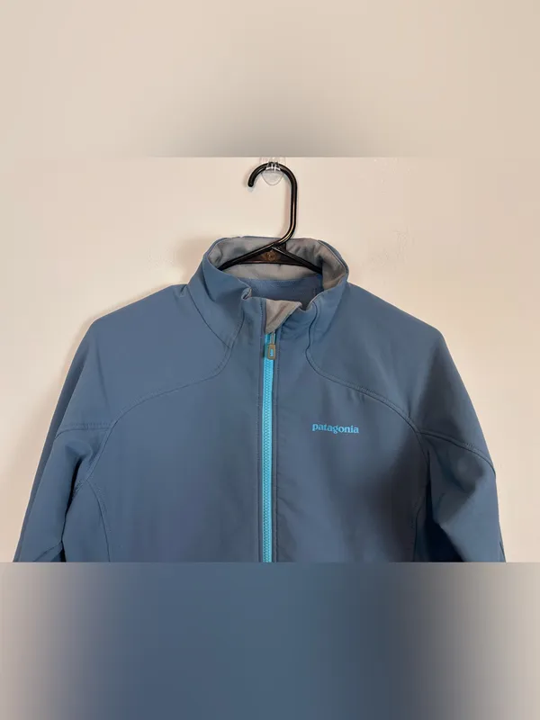 Patagonia Women's Guide Softshell Jacket Size Small - Image 2