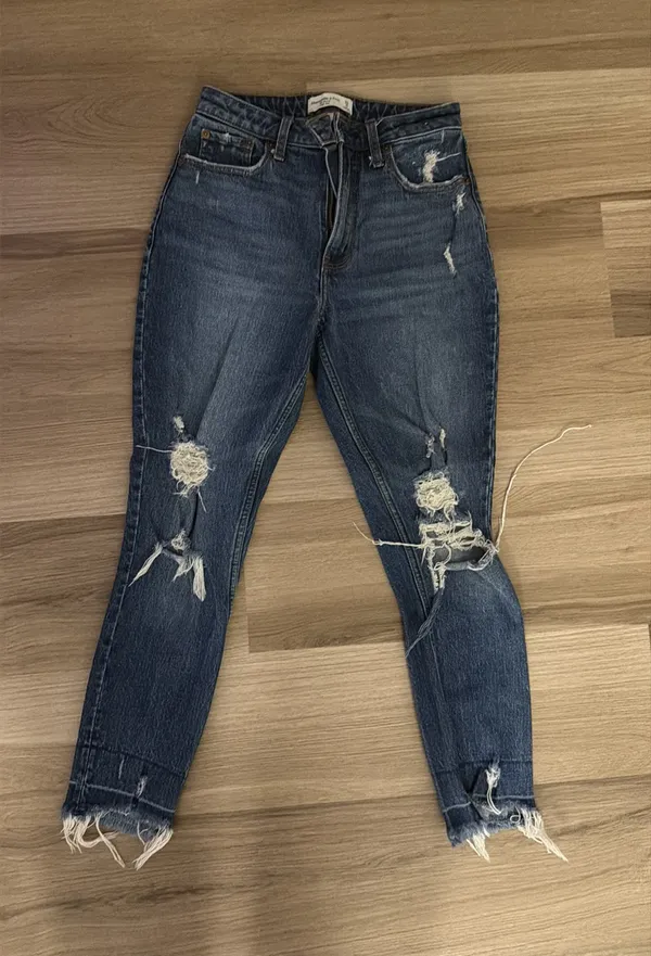 Abercrombie Jeans - Image 2