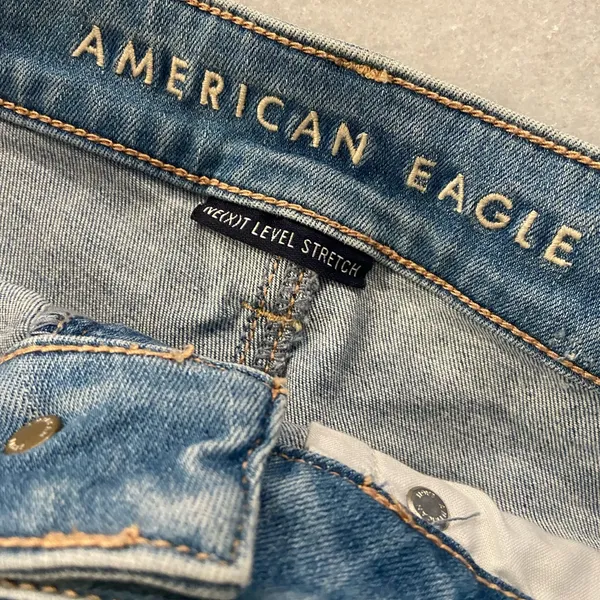 American Eagle Size 4 Next Level Stretch White Lace Pockets Cut Off Jean Shirts - Image 9