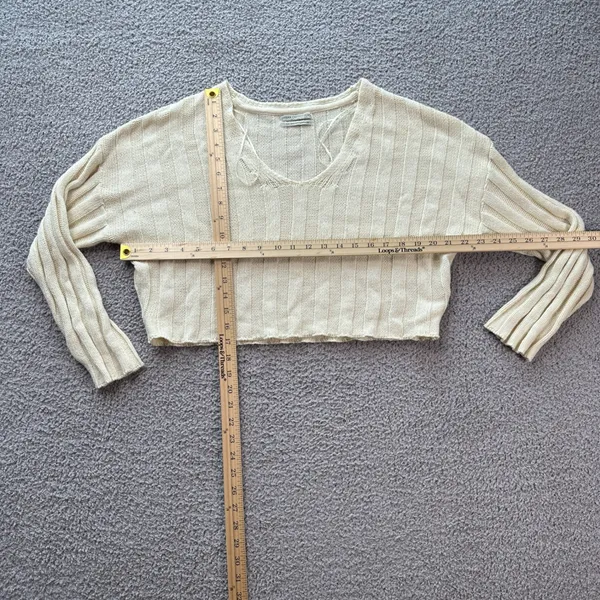 Urban Outfitters Cream Ribbed Knit Cropped V Neck Sweater Long Sleeve Size S - Image 2