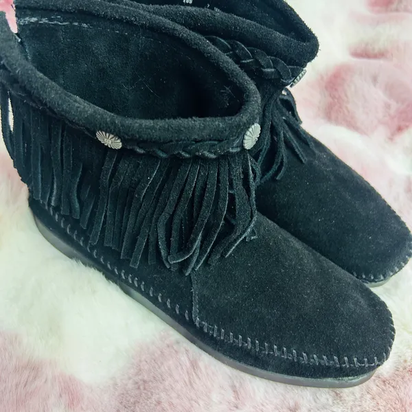 Minnetonka Women Black Suede Fringe‎ Back Zip Moccasin Boots 299 Size 7 - Image 3