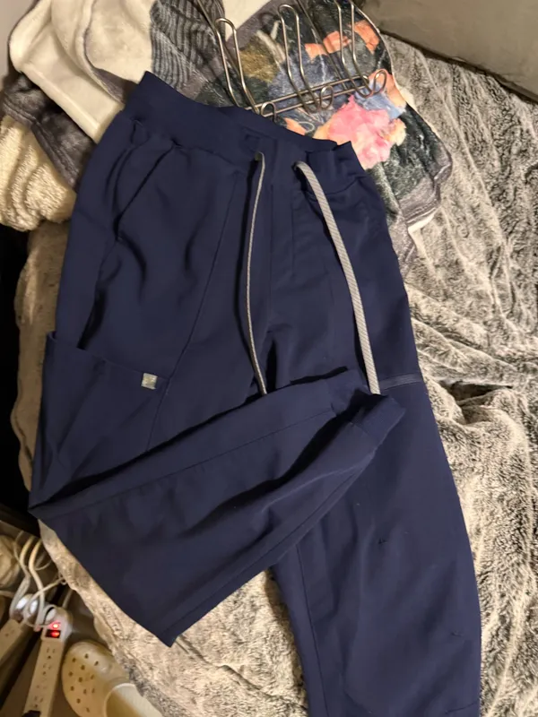 Fabletics Scrub Pants Jogger Navy Blue - Image 2
