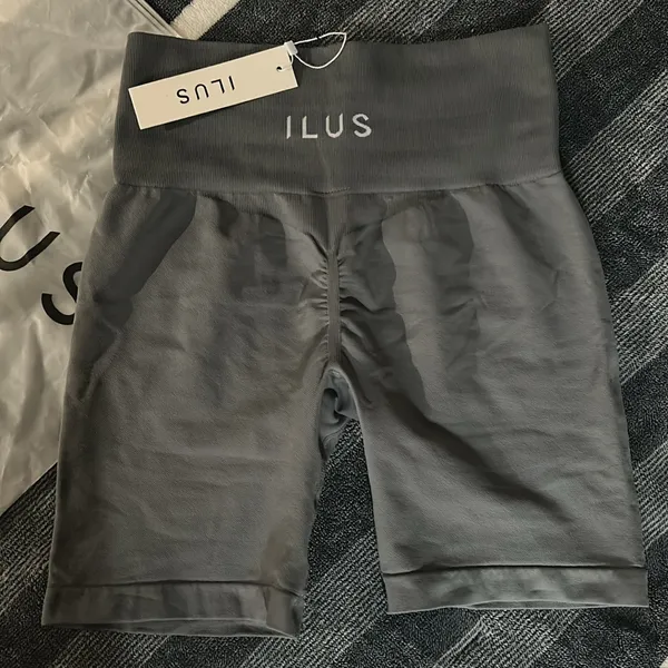 ILUS Seamlux Intensify Athletic shorts Large NWT Gray - Image 5