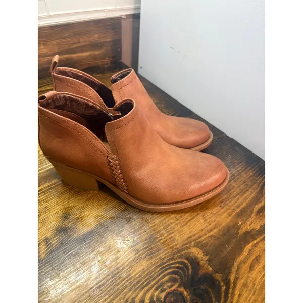 Baretraps brown heeled ankle boots size 6.5 - Image 2