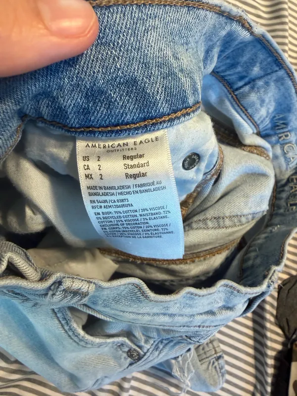 American Eagle Jeans - Image 3