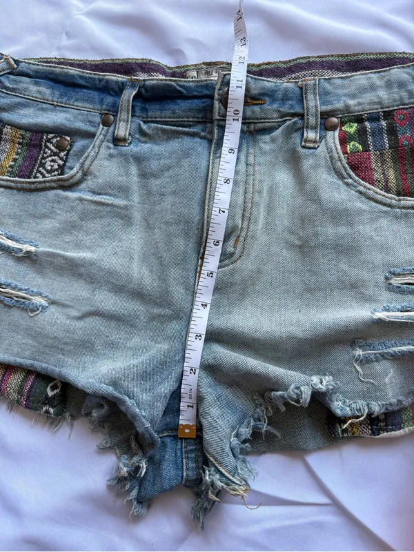 Free People Aztec Embroidered Cut Off Distressed Denim Shorts Size 31 - Image 10