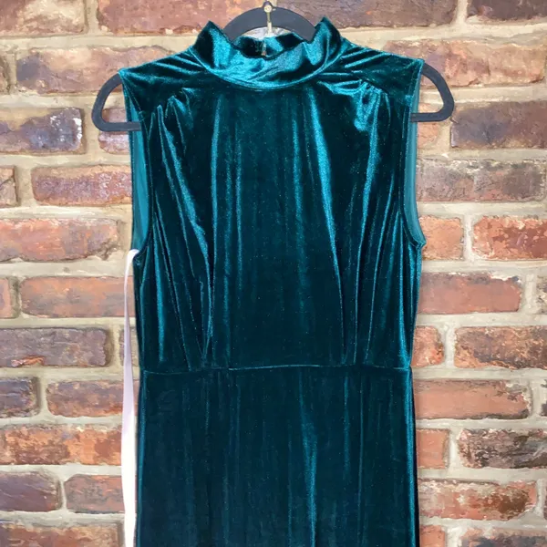 NWT Lulus Classic Elegance Emerald Velvet Sleeveless Mock Neck Maxi Dress Medium - Image 4