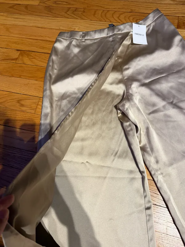NWT Forever 21 Satin Wide-Leg Pants Champagne Beige with Slit Cover shimmer sz L - Image 3