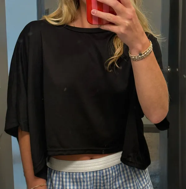 SheIn Black flowy tee - Image 2
