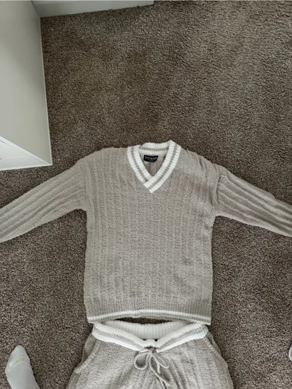 Kittenish Taupe Lounge Set - Image 2