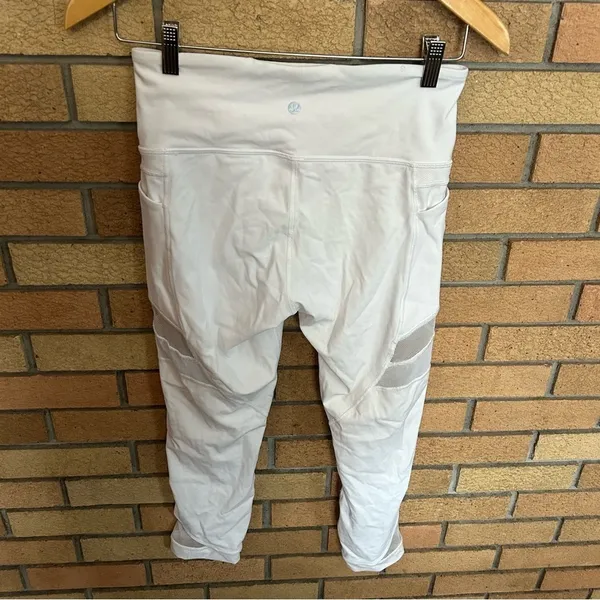 Lululemon Mesh In Motion Crop 23" White Athletic Leggings Size 8 - Image 4