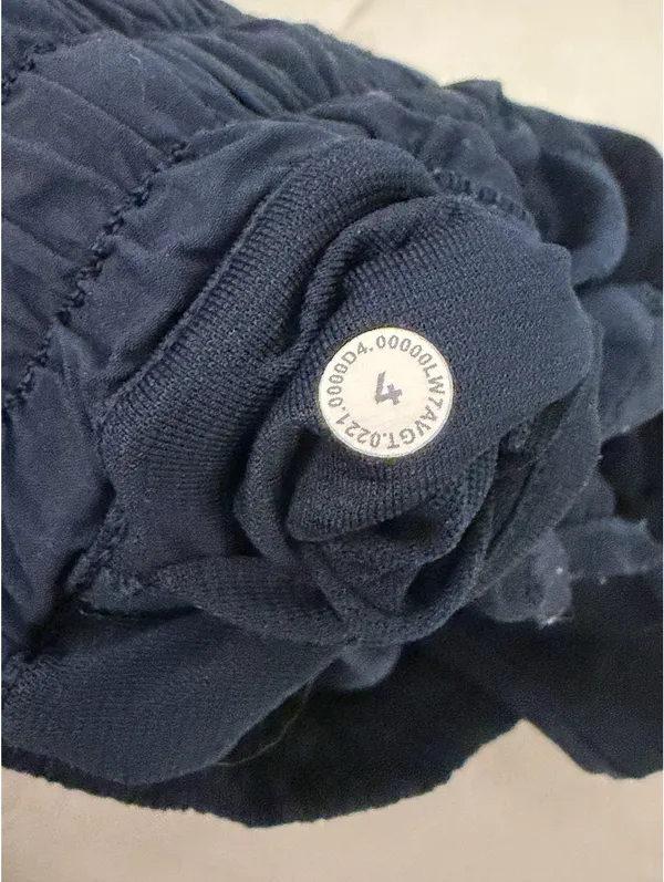 Lululemon hotty hot shorts 4” navy size 4 - Image 3
