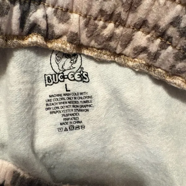 Buc-ee's Leopard Print Graphic Sweatshirt XL and Jogger Lounge pants L Set - Image 6