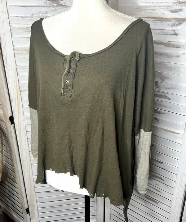 FREE PEOPLE Women's Small Star Oversized Henley Top Army Green Boho Distressed - Image 14
