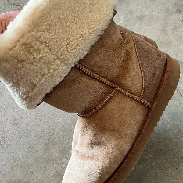 Sheepskin Tan Boots Size 9 - Image 3