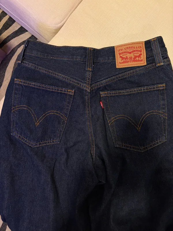 94 Baggy Wide-Leg Levi’s Jeans - Image 3