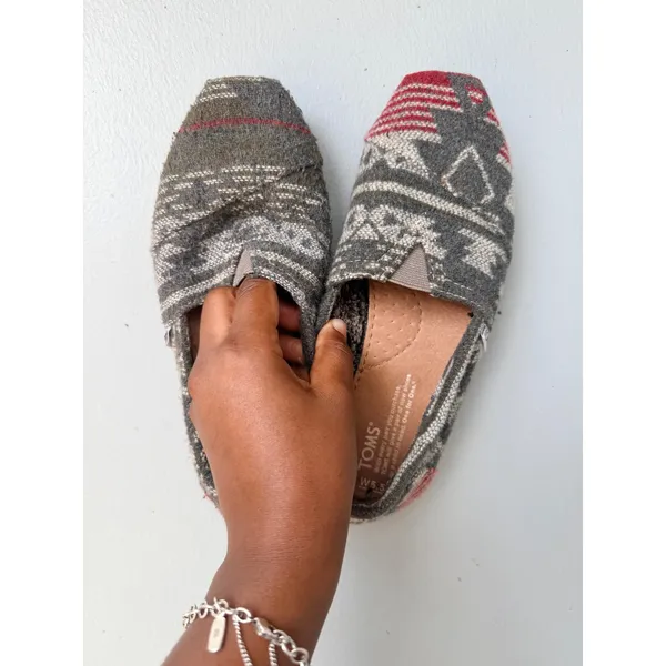 TOMS Gray Aztec Geometric Print Faux Fur Lined SlipOn Alpargata Shoes Womens 5.5 - Image 5