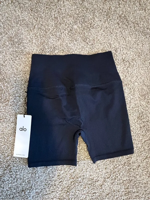 Alo seamless ribbed favorite shorts 5" inseam size xs in navy NWT - Image 10