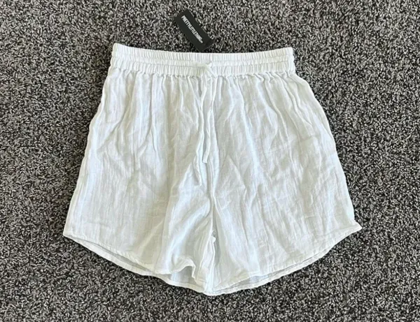 PrettyLittleThing white linen look oversized floaty shorts in white, size 6 small - Image 5