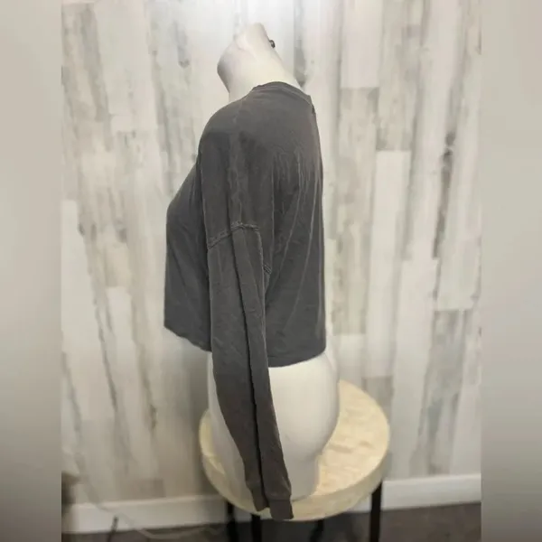Sky and Sparrow gray top size MEDIUM - Image 2