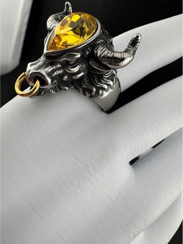 Zircon Inlaid Ox Head Men's Stainless Steel Ring Size 11 - Image 3