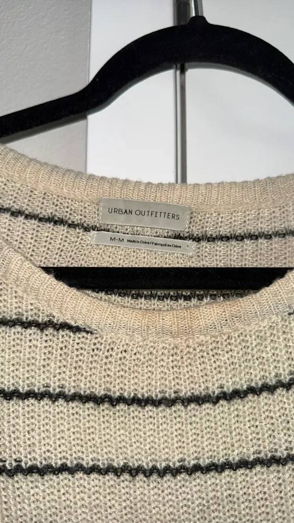 Urban Outfitters Sweater Cropped - Image 4