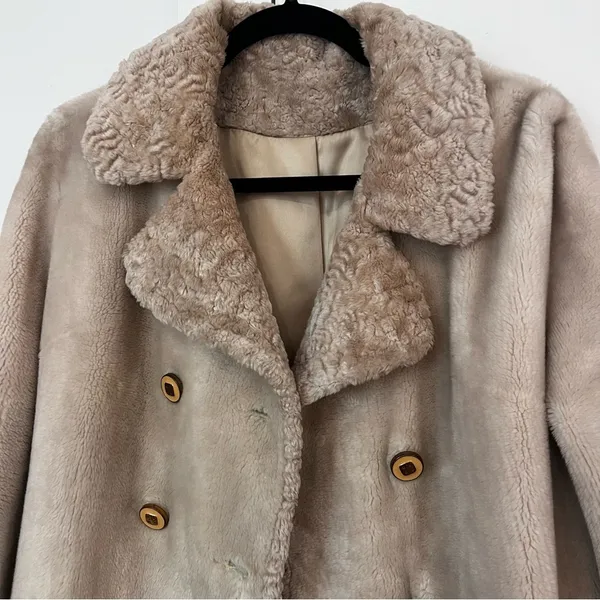 Cream Fur Vintage Long Coat - Image 3