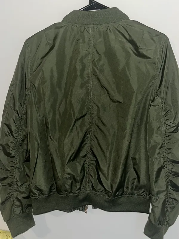 Army Green Bomber Jacket Size L - Image 3