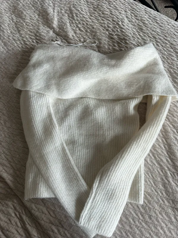 H&M Off-The-Shoulder Sweater - Image 2