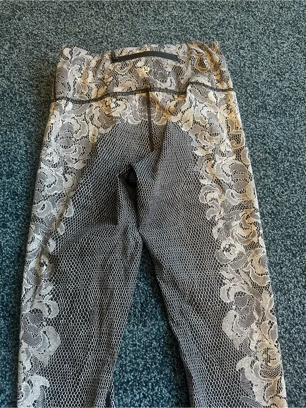 Lululemon Wunder Under Black & White Lace Nulux Leggings size 8 Excellent - Image 12