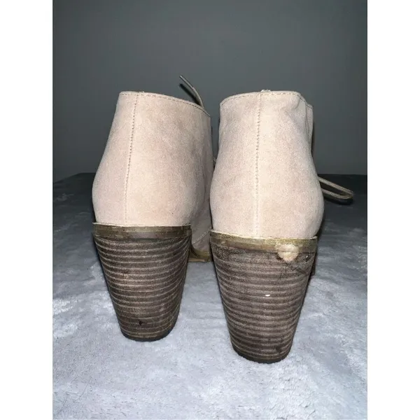 Women’s Neutral Cream Beige Bootie Heel Boots Size 7.5 - Image 4