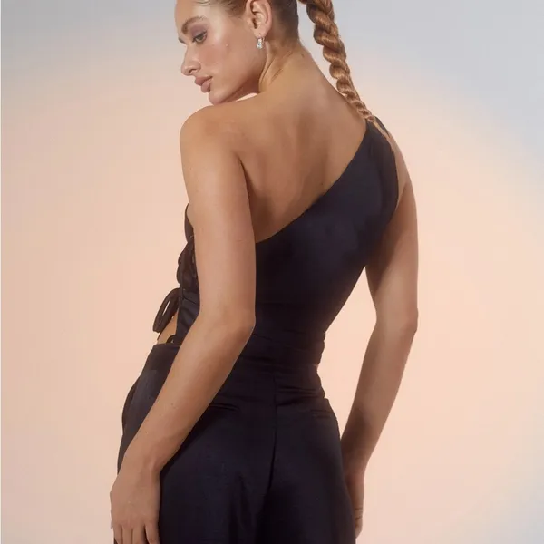 Motel Rocks Floella Asymmetrical Top Black Satin One Shoulder Tie Side NWT Medium - Image 4