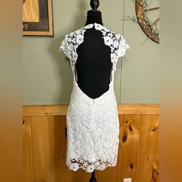 Lulu's White Floral Lace Backless Sheath Dress Size M NWT Classy, Feminine - Image 6